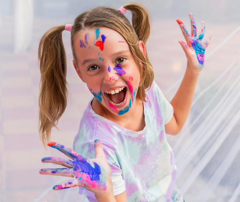 Que tal o presente ter tintas, massinhas e slime para se lambuzar?