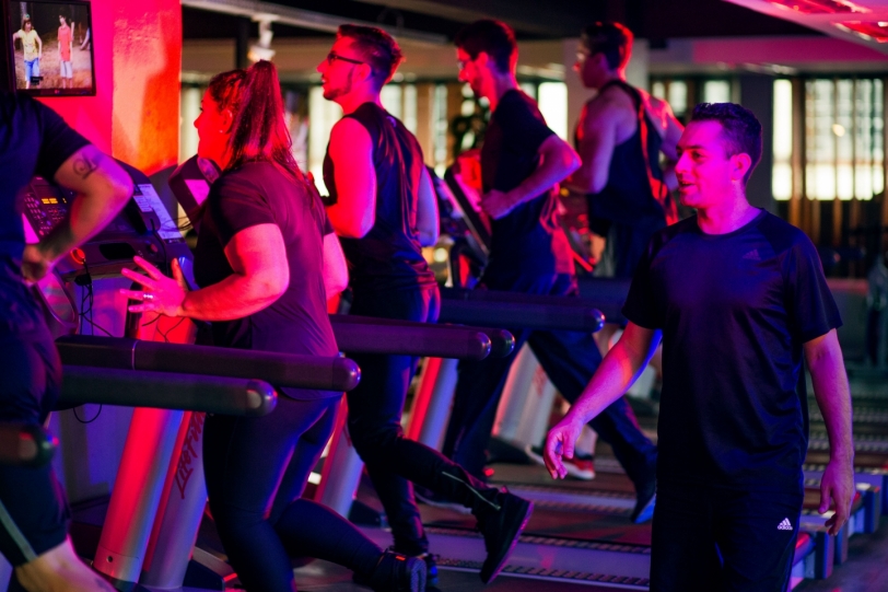 Certifique-se de escolher uma aula ou programa que se encaixe em sua agenda e seja facilmente acessível